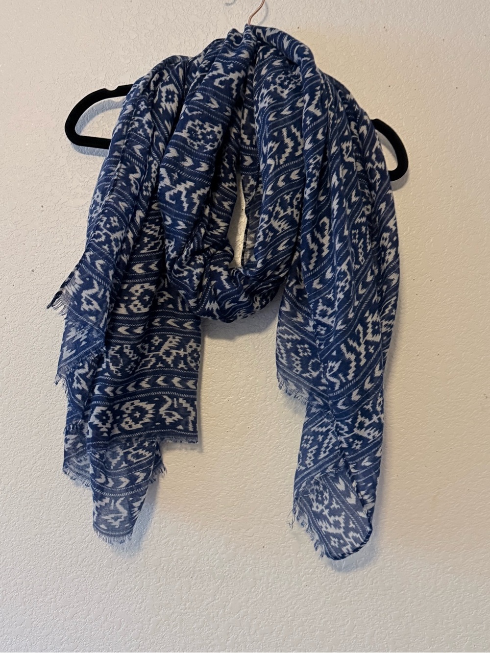 Blue Patterned Lightweight Womenâs Scarf 0304